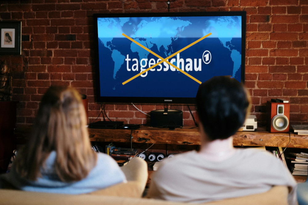 Pärchen vor dem Fernseher